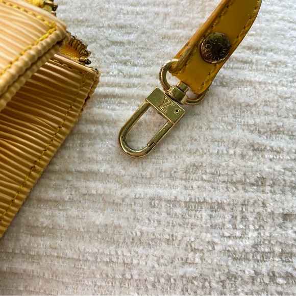 Vintage Louis Vuitton Yellow Epi Leather Pochette Clutch Bag - Picture 4 of 15
